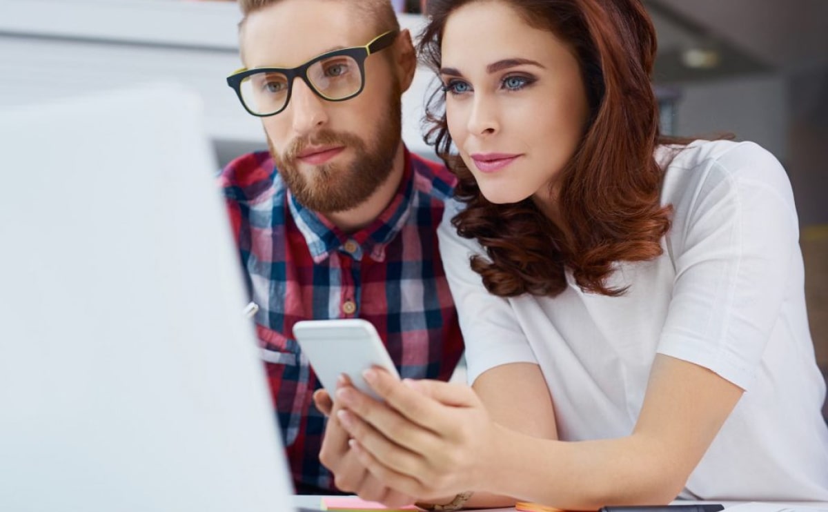 Reinterprets the classic bookshelf